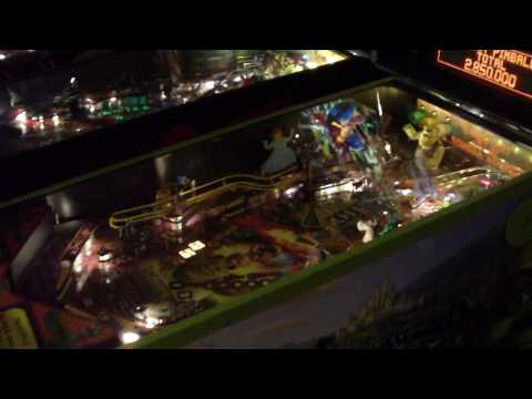 Pinball - Mads Kristensen playing Shrek