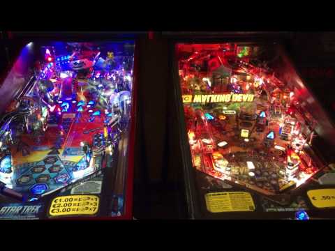 Stern : Star Trek Premium - The Walking Dead Premium (Attract mode)